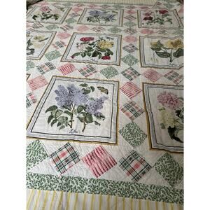 Vintage Quilt bedspread Coverlet Patchwork Botanical reversible white 78x78”